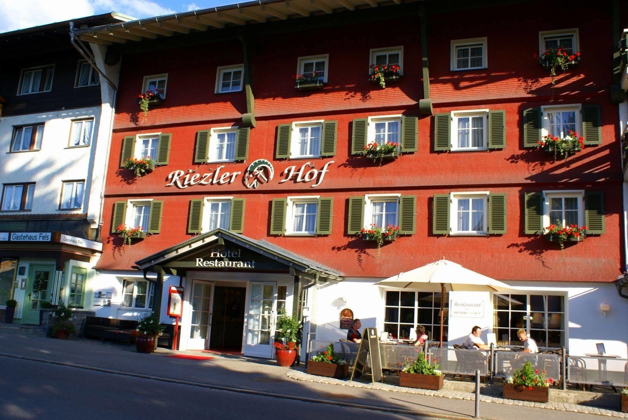 Hotel Riezler Hof Riezlern Buitenkant foto