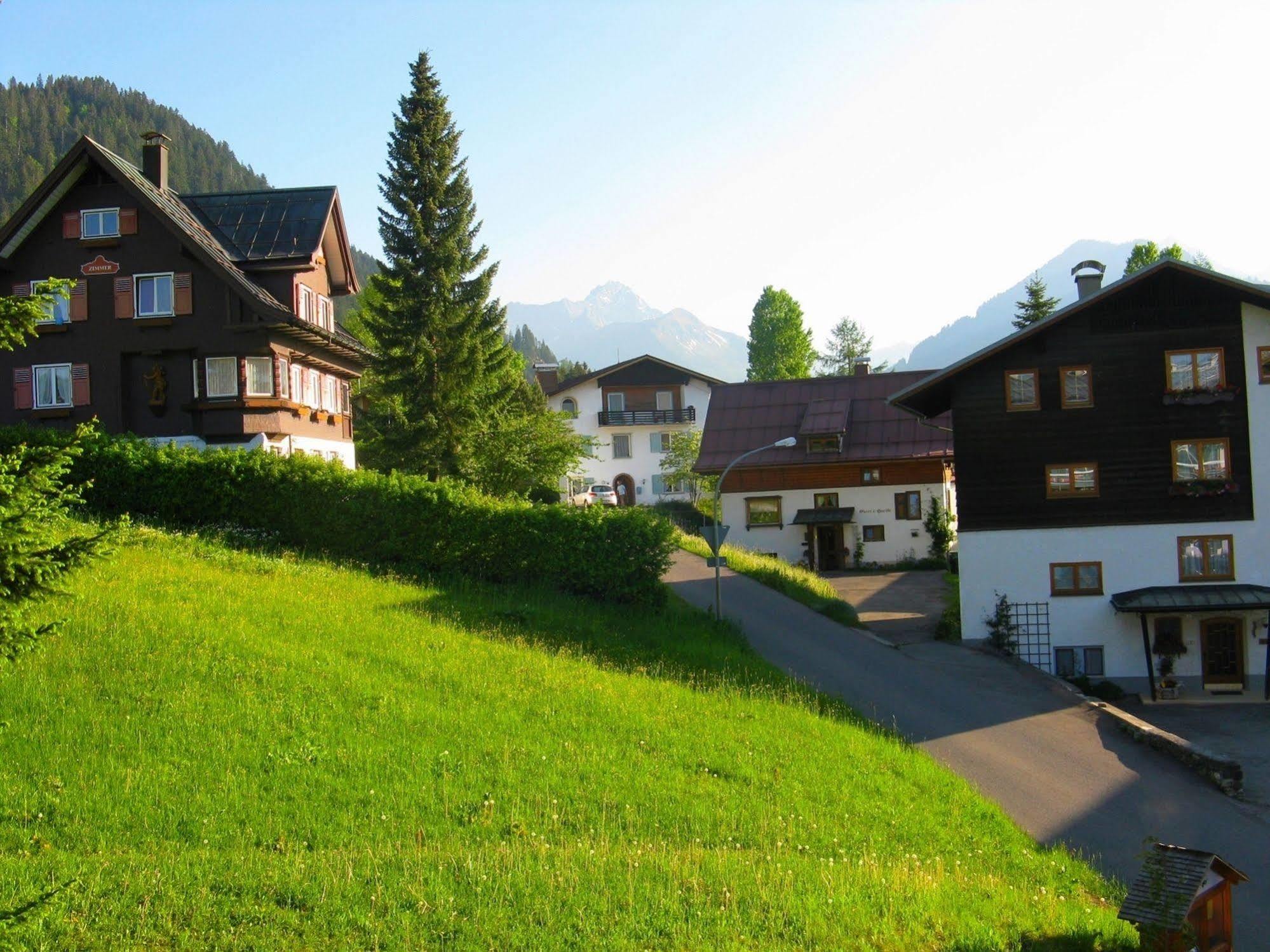 Hotel Riezler Hof Riezlern Buitenkant foto